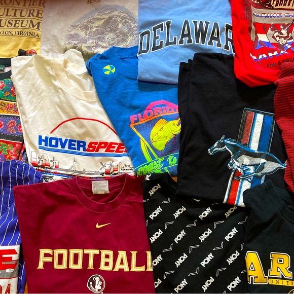 Vintage T shirt bundle graphic tees wholesale Box 20 shirts various sizes - Picture 1 of 6
